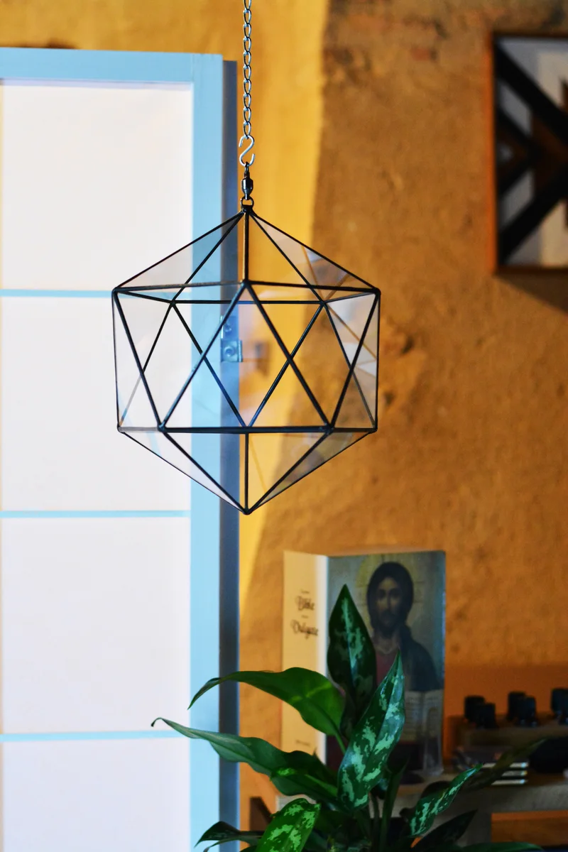 Icosahedron hanging from its chain