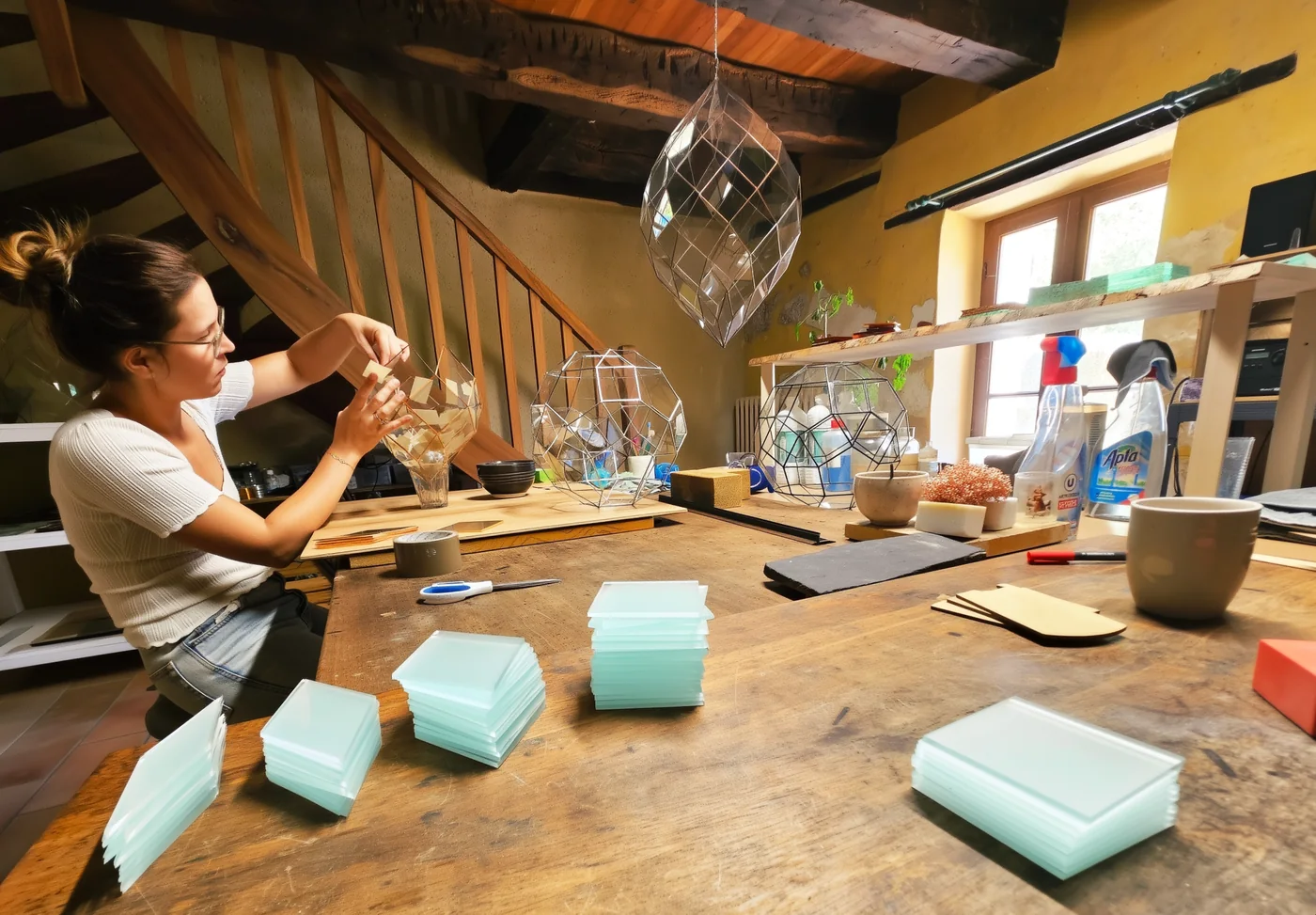 Juliette en stage dans l'atelier