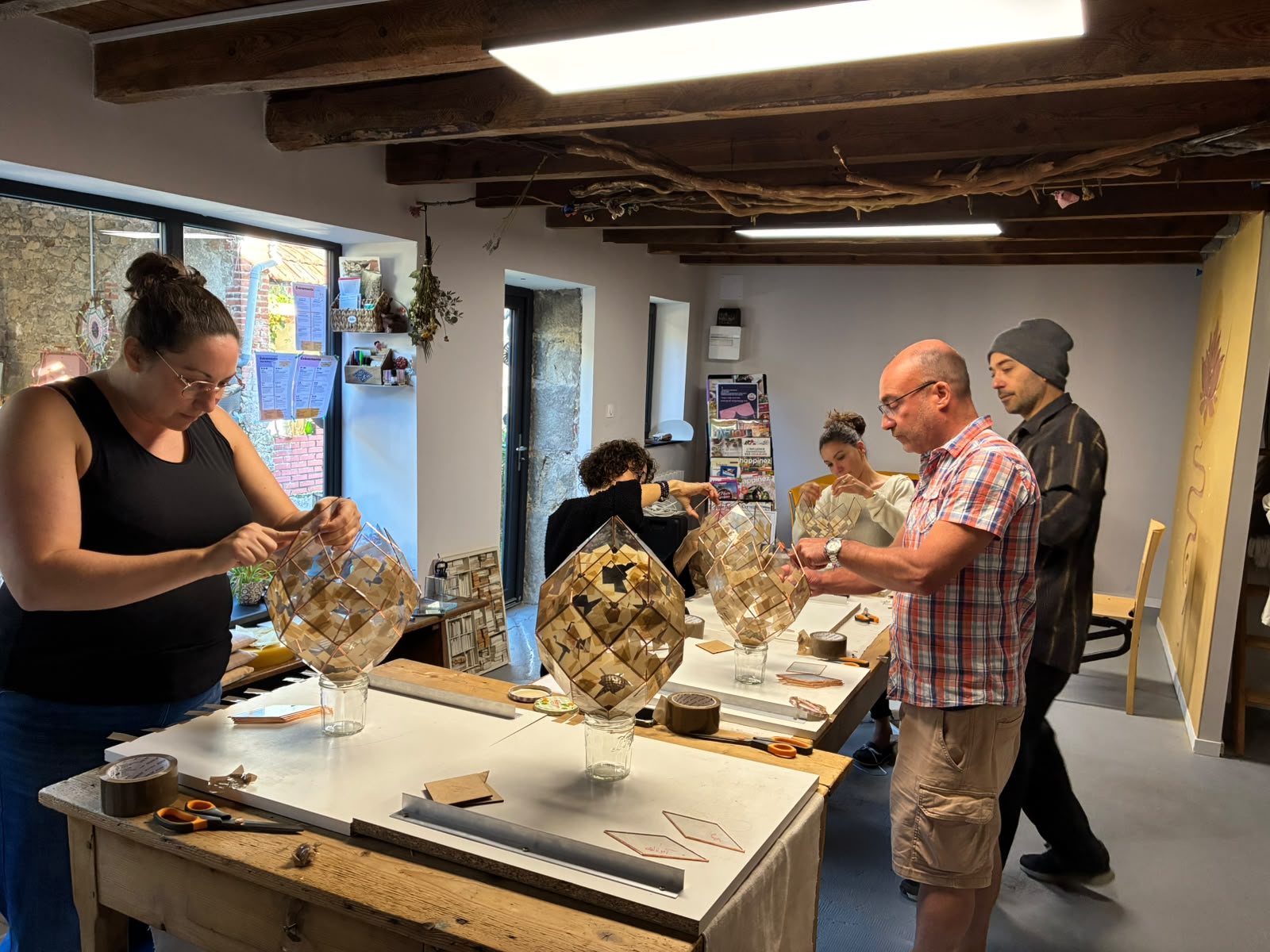 Stagiaires en stage collectif à l'atelier